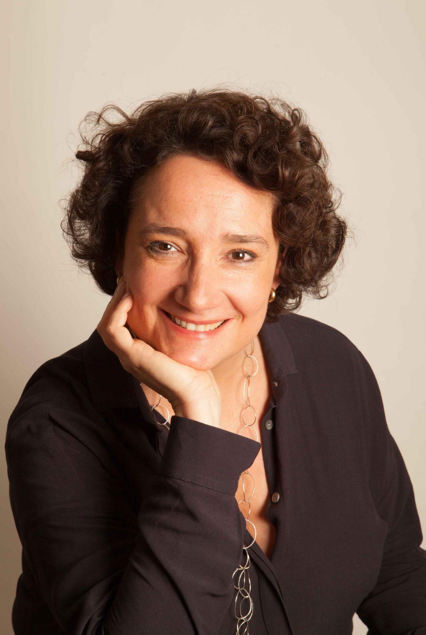 TXT 1 Portrait Delphine Schapira.-797 Ko (1) TXT 1 Portrait Delphine Schapira.-797 Ko (1)